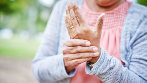 pain and stiffness in arthritic hands